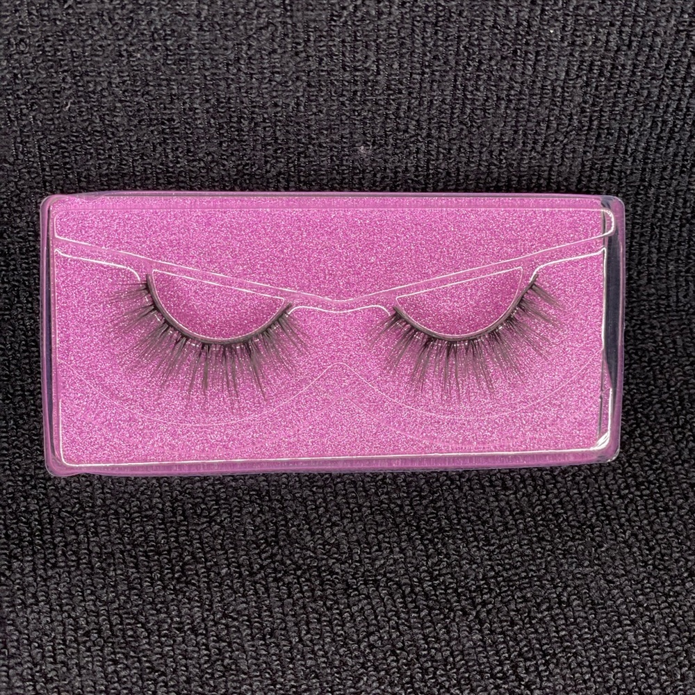 Variety pack of lashes! 6 pairs for $25